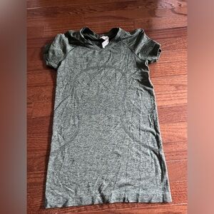 Greenish/grey Lululemon swiftly tech shirt